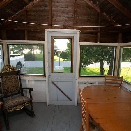 Fun Place With A Sandy Beach For Swimming, Boating, And Fishing, Featuring 3 Available Cabins Fenelon Falls Exteriér fotografie