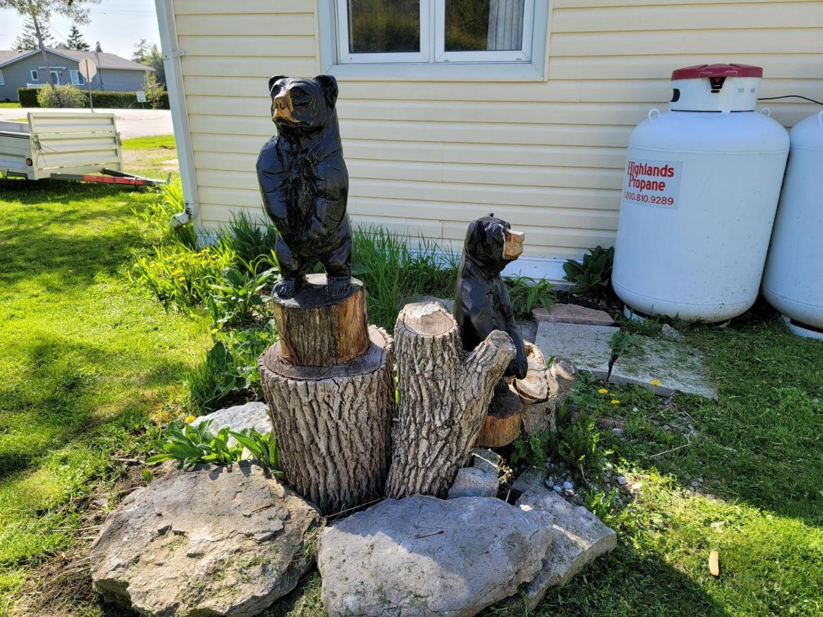 Fun Place With A Sandy Beach For Swimming, Boating, And Fishing, Featuring 3 Available Cabins Fenelon Falls Exteriér fotografie