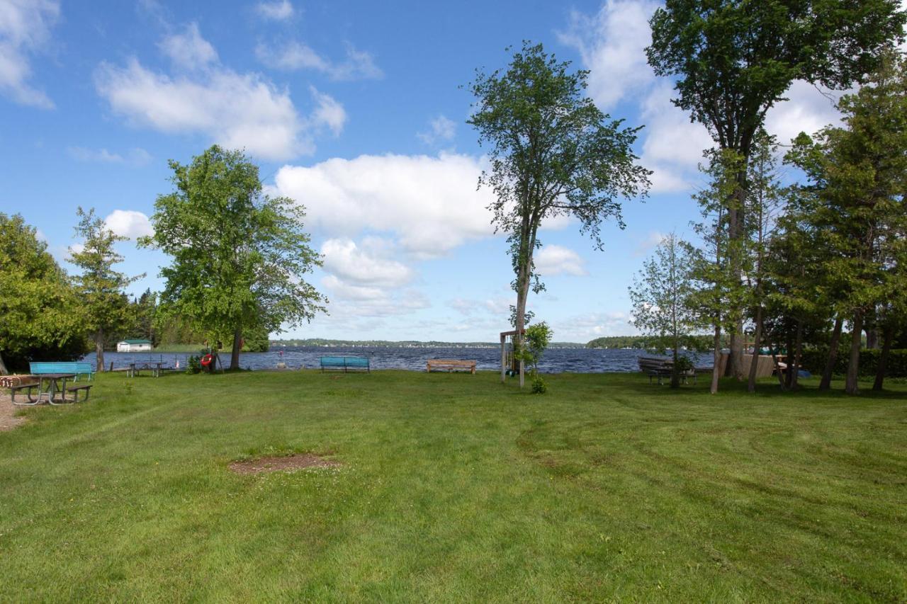 Fun Place With A Sandy Beach For Swimming, Boating, And Fishing, Featuring 3 Available Cabins Fenelon Falls Exteriér fotografie