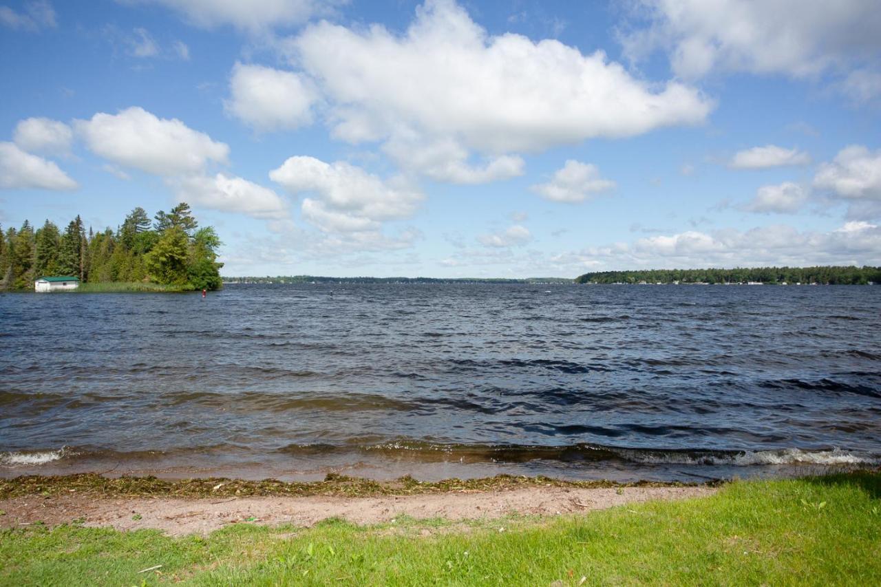 Fun Place With A Sandy Beach For Swimming, Boating, And Fishing, Featuring 3 Available Cabins Fenelon Falls Exteriér fotografie