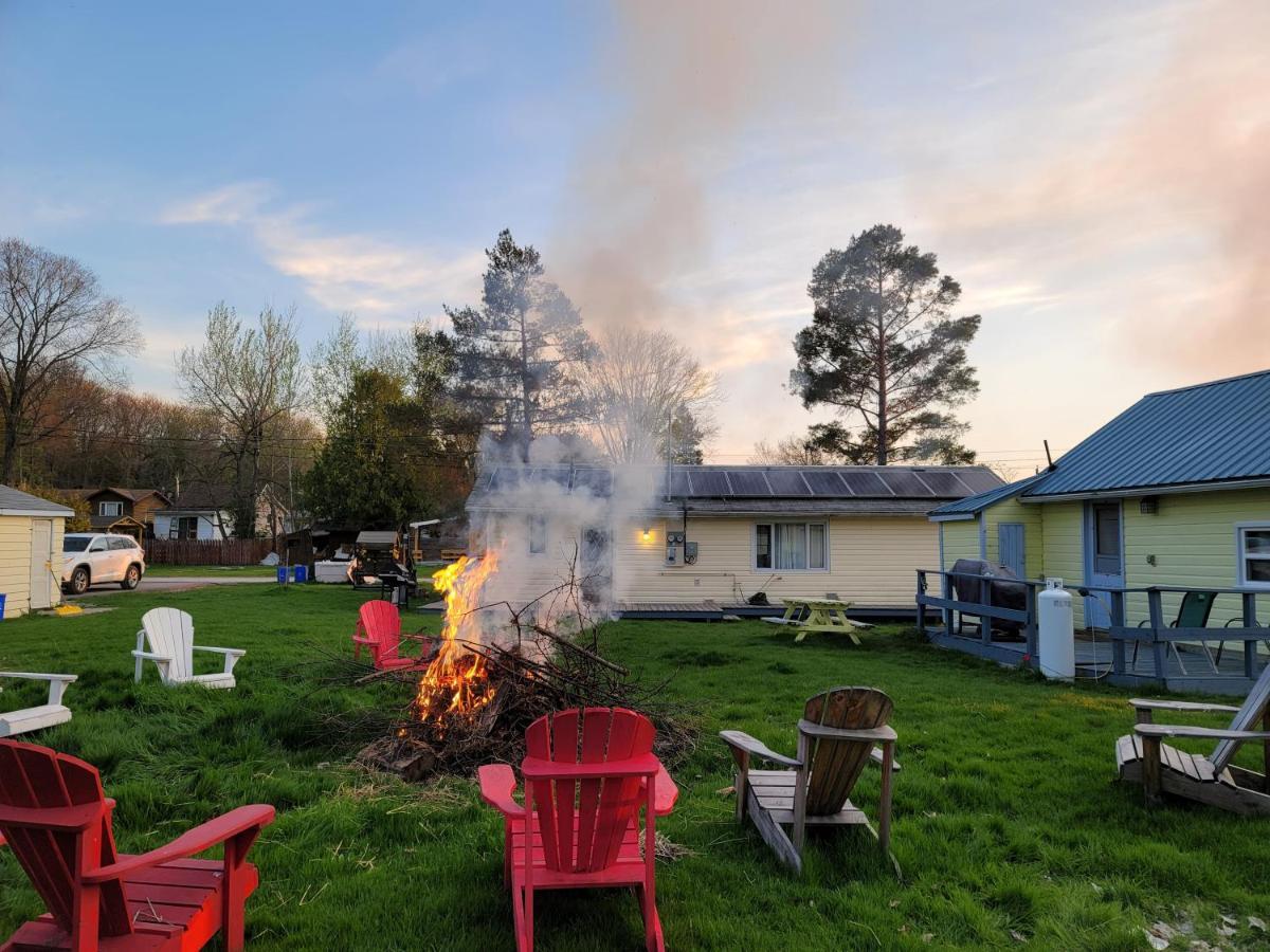 Fun Place With A Sandy Beach For Swimming, Boating, And Fishing, Featuring 3 Available Cabins Fenelon Falls Exteriér fotografie