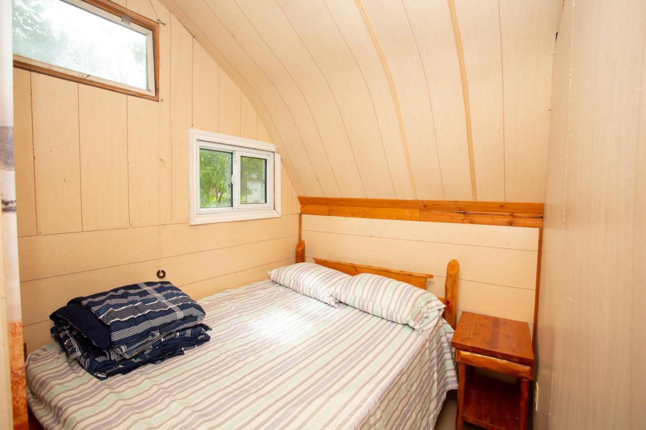 Fun Place With A Sandy Beach For Swimming, Boating, And Fishing, Featuring 3 Available Cabins Fenelon Falls Exteriér fotografie