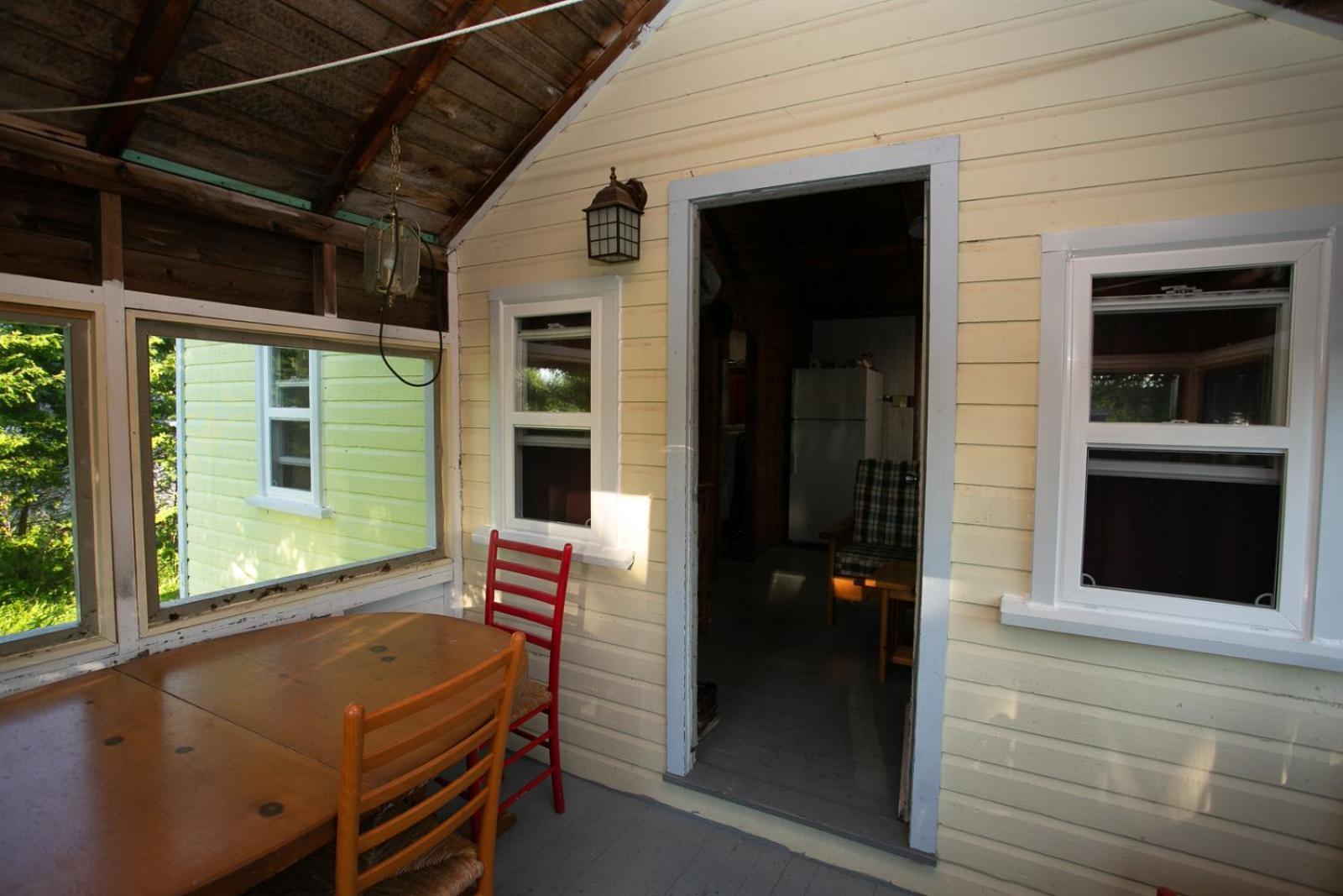 Fun Place With A Sandy Beach For Swimming, Boating, And Fishing, Featuring 3 Available Cabins Fenelon Falls Exteriér fotografie