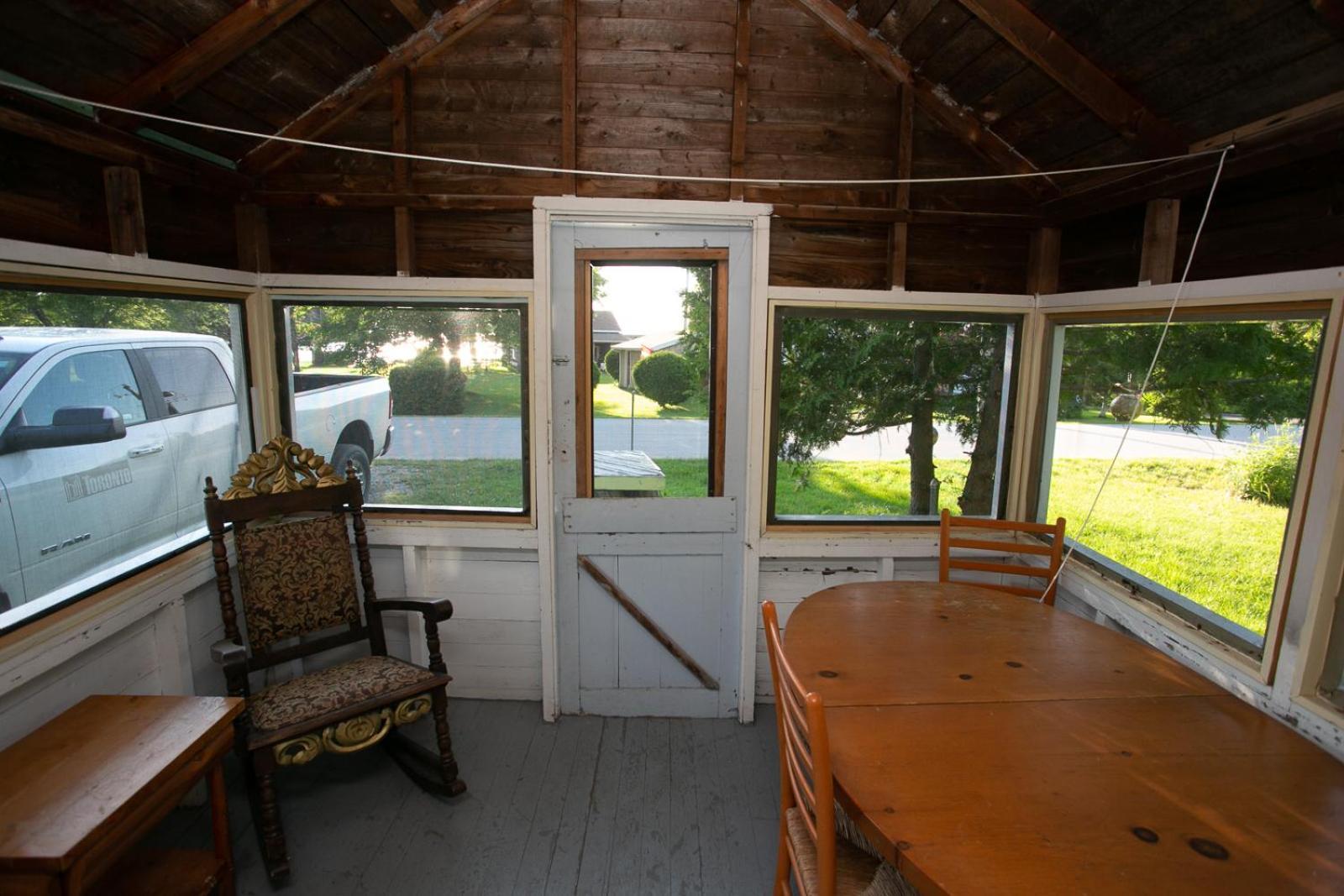 Fun Place With A Sandy Beach For Swimming, Boating, And Fishing, Featuring 3 Available Cabins Fenelon Falls Exteriér fotografie