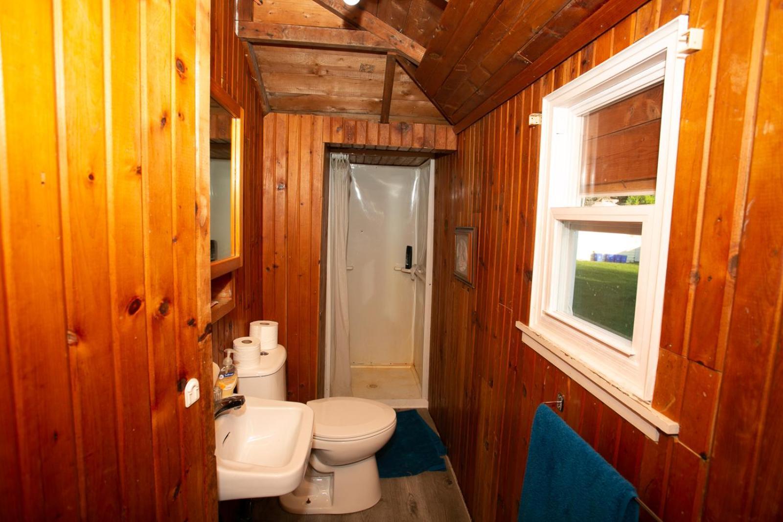 Fun Place With A Sandy Beach For Swimming, Boating, And Fishing, Featuring 3 Available Cabins Fenelon Falls Exteriér fotografie