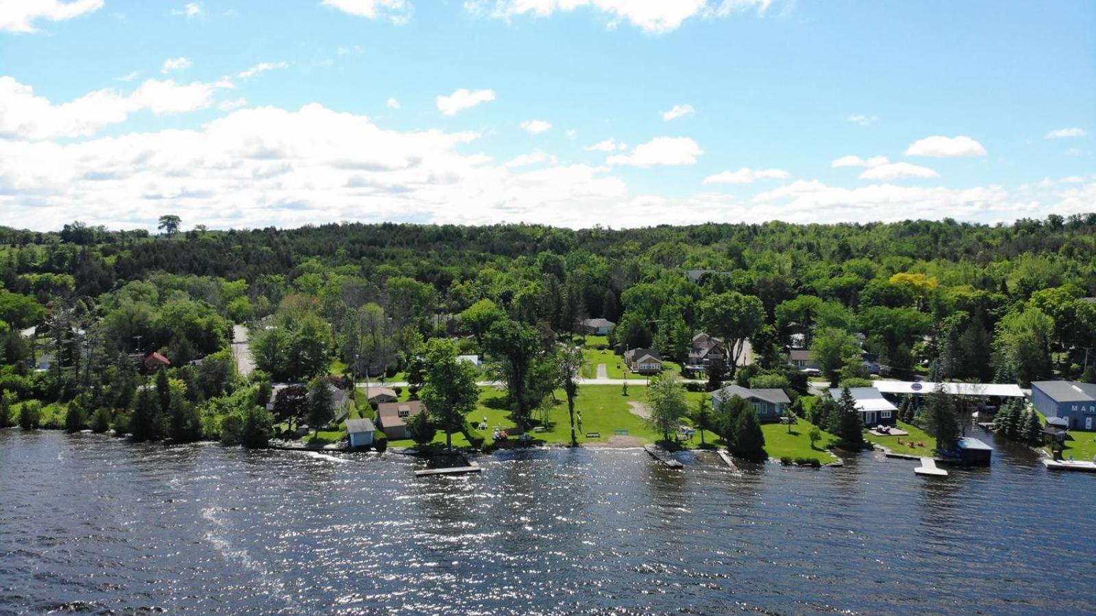Fun Place With A Sandy Beach For Swimming, Boating, And Fishing, Featuring 3 Available Cabins Fenelon Falls Exteriér fotografie