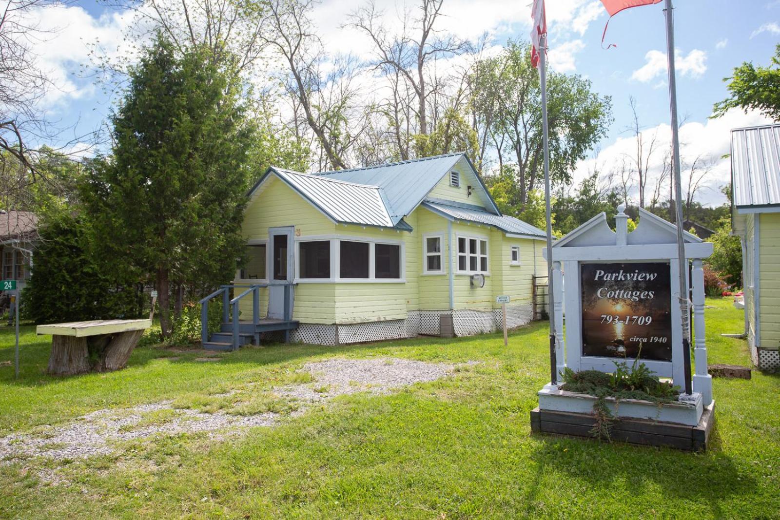 Fun Place With A Sandy Beach For Swimming, Boating, And Fishing, Featuring 3 Available Cabins Fenelon Falls Exteriér fotografie