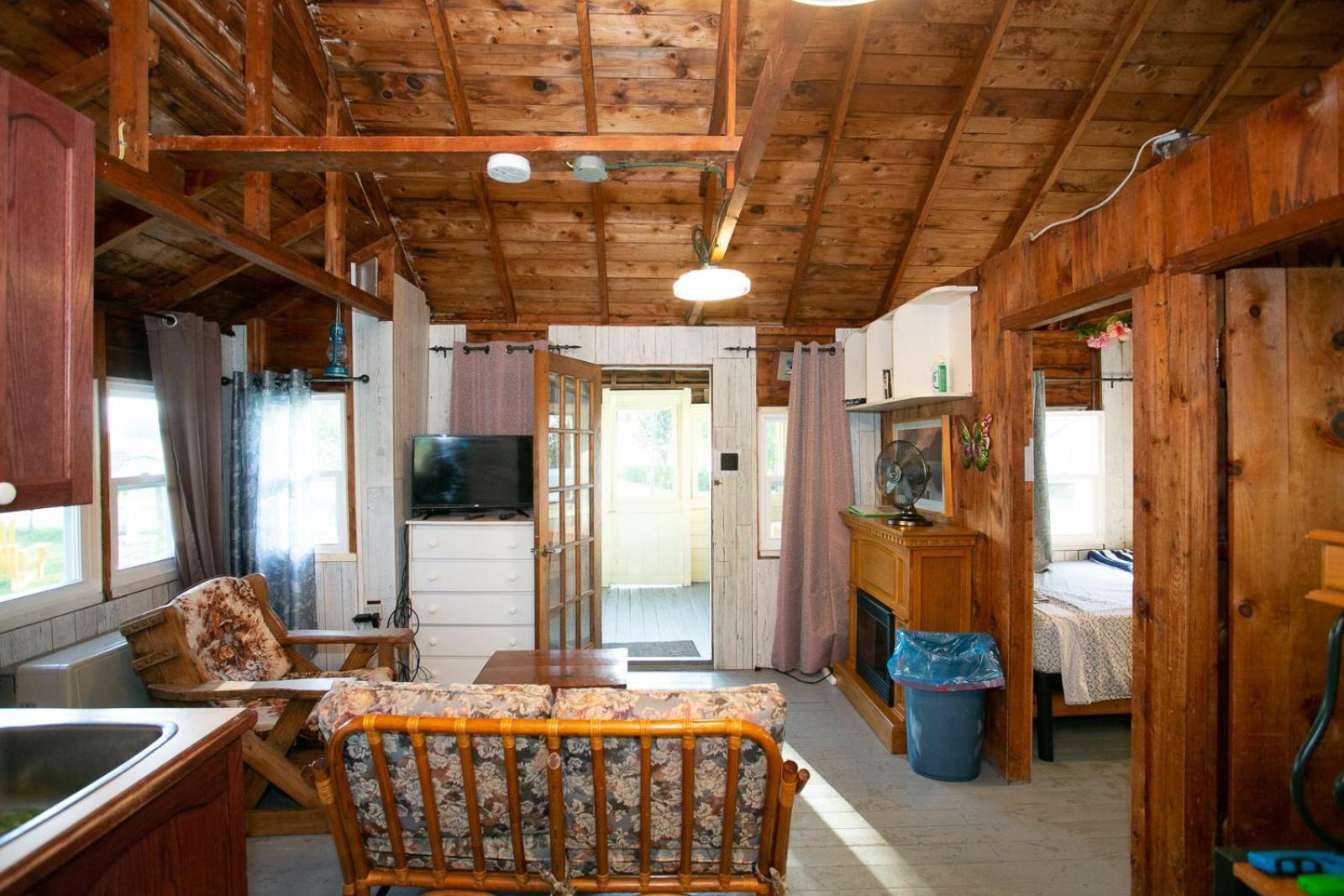 Fun Place With A Sandy Beach For Swimming, Boating, And Fishing, Featuring 3 Available Cabins Fenelon Falls Exteriér fotografie