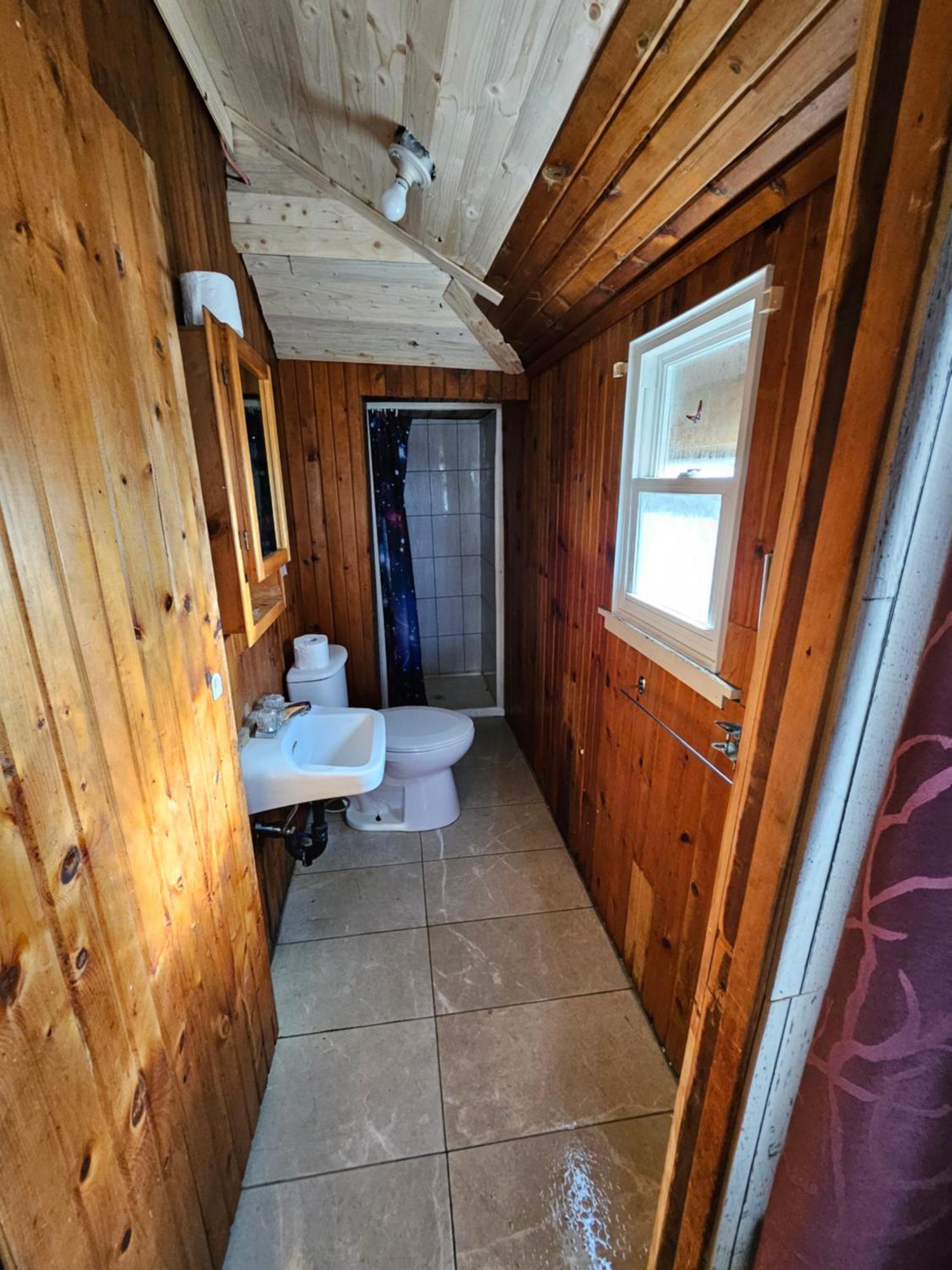 Fun Place With A Sandy Beach For Swimming, Boating, And Fishing, Featuring 3 Available Cabins Fenelon Falls Exteriér fotografie