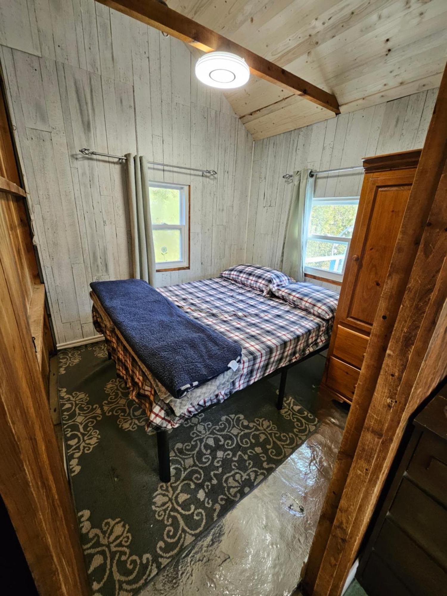 Fun Place With A Sandy Beach For Swimming, Boating, And Fishing, Featuring 3 Available Cabins Fenelon Falls Exteriér fotografie